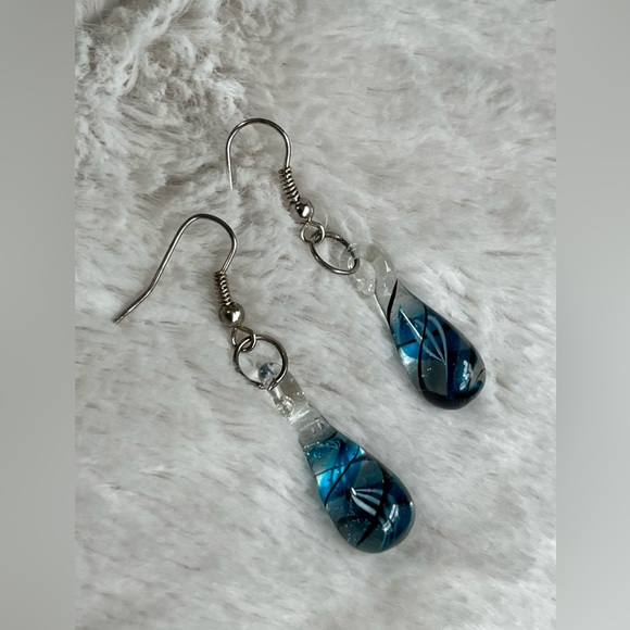 Vintage Glass Blue Swirl Teardrop Earrings 💧💧 - Picture 4 of 6